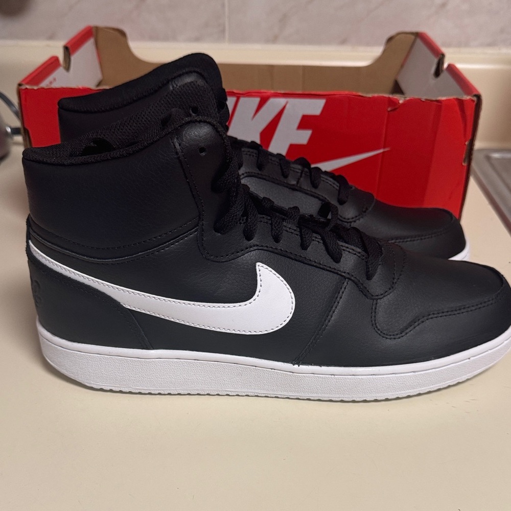 Nike Black and White High-Top Sneakers 10.5 M